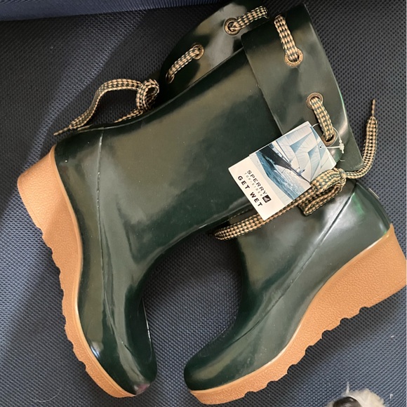 Sperry Green and Tan Winter Rain Boots - Picture 4 of 5